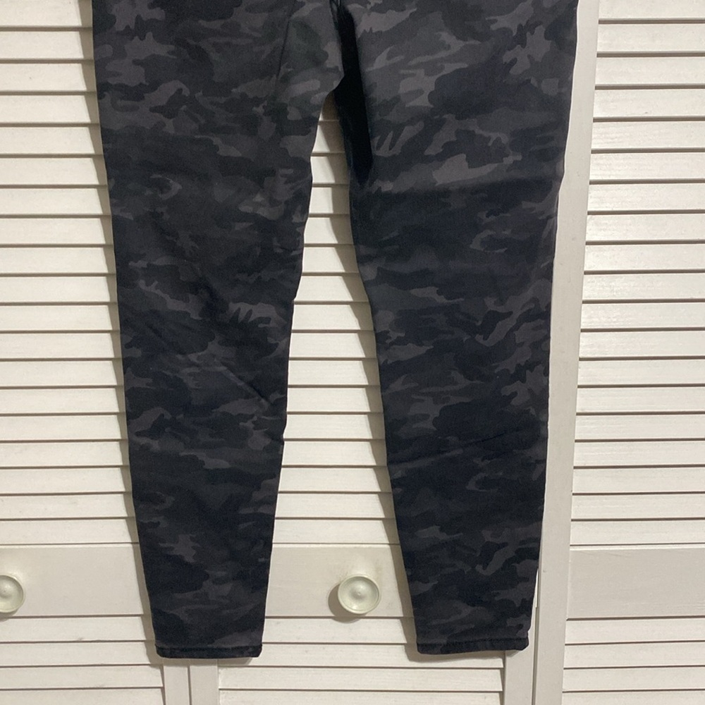 No Boundaries Womens Gray Black Camouflage Pull On Skinny Pants - Picture 6 of 9